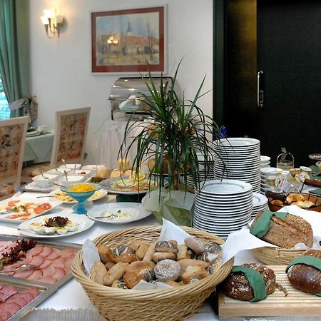 Hotel Gasthof Der Krug Stegaurach Bagian luar foto