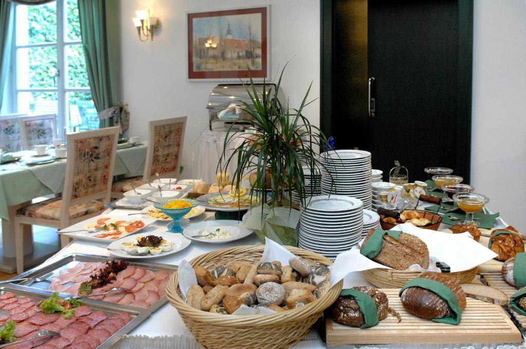 Hotel Gasthof Der Krug Stegaurach Bagian luar foto
