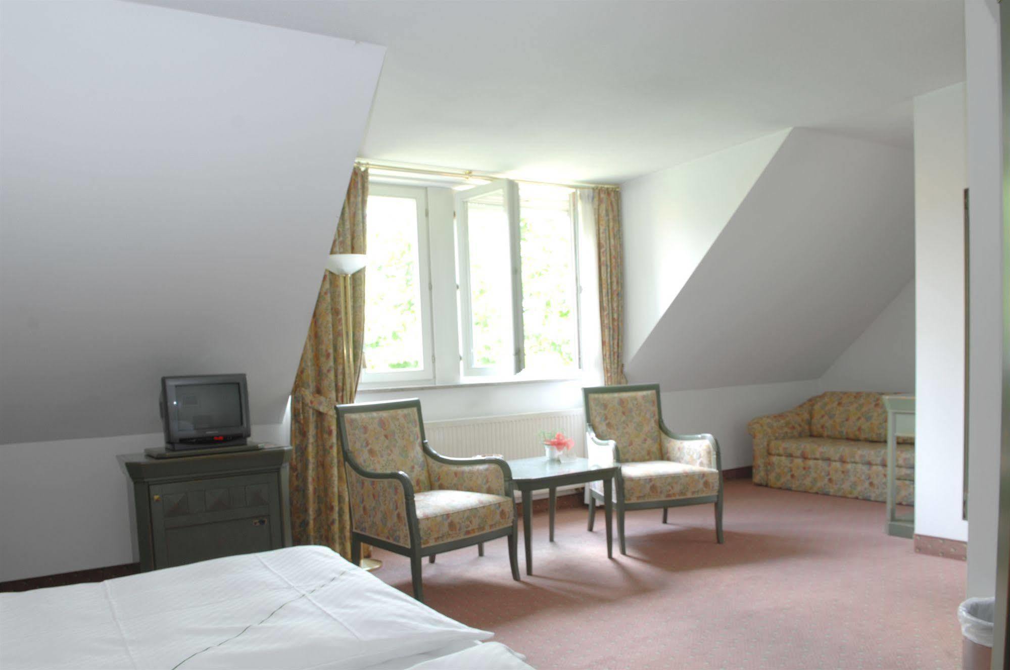Hotel Gasthof Der Krug Stegaurach Bagian luar foto