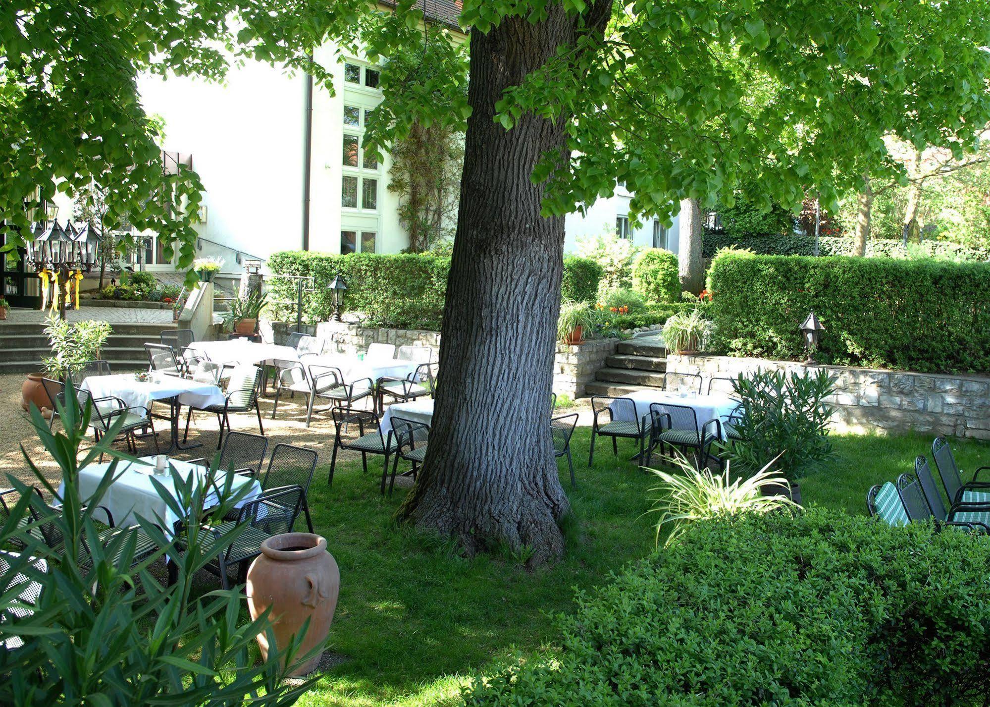 Hotel Gasthof Der Krug Stegaurach Bagian luar foto